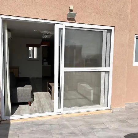 Privat bolig F6 1, Private One Small Double Bed Shared Bathroom In Shared Flat *