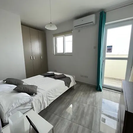 Privat bolig F6 1, Private One Small Double Bed Shared Bathroom In Shared Flat
