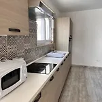 F6 1, Private One Small Double Bed Shared Bathroom In Shared Flat Quarto em Acomodações Particulares Msida