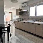F6 1, Private One Small Double Bed Shared Bathroom In Shared Flat ムサイダ