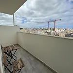 F6 1, Private One Small Double Bed Shared Bathroom In Shared Flat ムサイダ