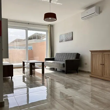 F6 1, Private One Small Double Bed Shared Bathroom In Shared Flat Séjour chez l'habitant *