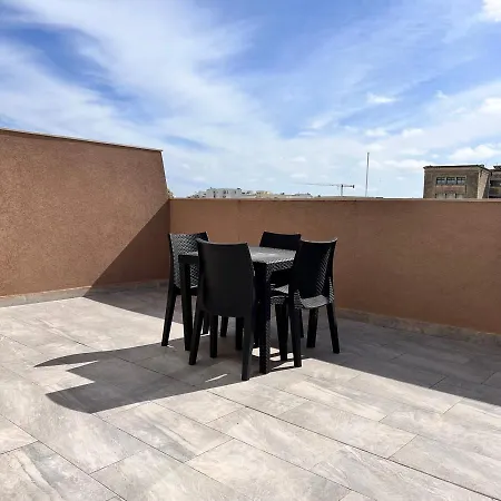 F6 1, Private One Small Double Bed Shared Bathroom In Shared Flat Msida