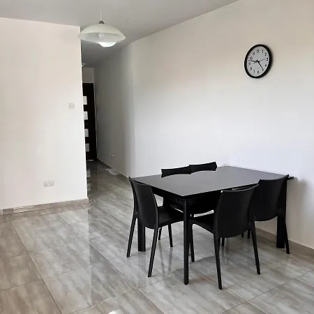 F6 1, Private One Small Double Bed Shared Bathroom In Shared Flat * Msida