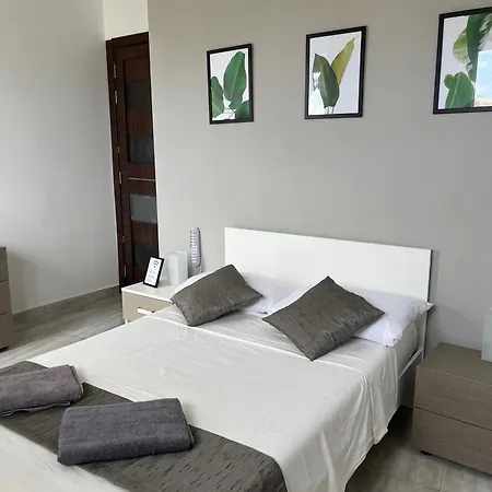 F6 1, Private One Small Double Bed Shared Bathroom In Shared Flat *