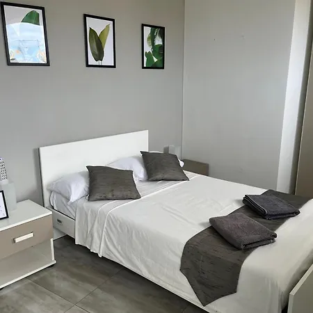 F6 1, Private One Small Double Bed Shared Bathroom In Shared Flat Séjour chez l'habitant