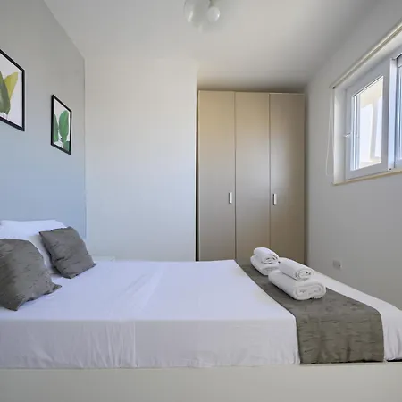 Séjour chez l'habitant F6 1, Private One Small Double Bed Shared Bathroom In Shared Flat *