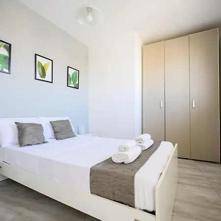 Séjour chez l'habitant F6 1, Private One Small Double Bed Shared Bathroom In Shared Flat *