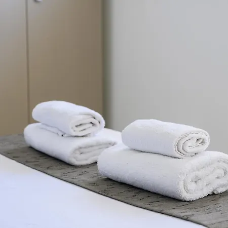 F6 1, Private One Small Double Bed Shared Bathroom In Shared Flat Séjour chez l'habitant *