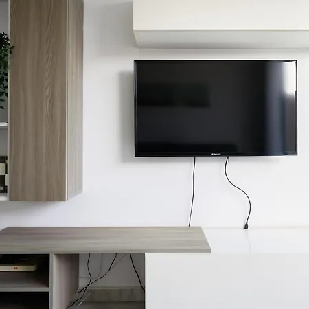 F6 1, Private One Small Double Bed Shared Bathroom In Shared Flat Séjour chez l'habitant *