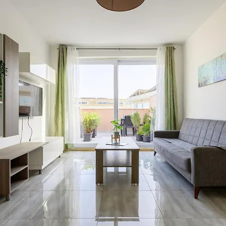 F6 1, Private One Small Double Bed Shared Bathroom In Shared Flat Séjour chez l'habitant *