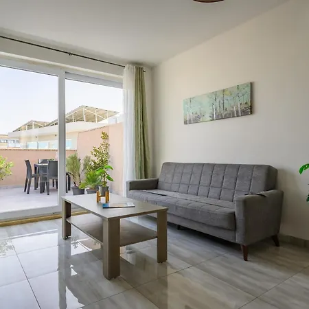 F6 1, Private One Small Double Bed Shared Bathroom In Shared Flat * Msida