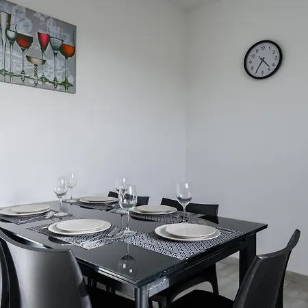 F6 1, Private One Small Double Bed Shared Bathroom In Shared Flat