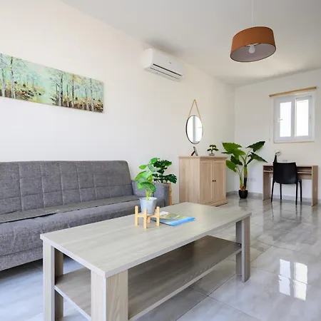 F6 1, Private One Small Double Bed Shared Bathroom In Shared Flat Séjour chez l'habitant *
