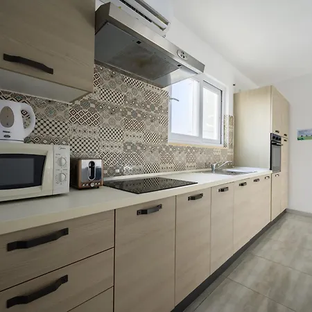 F6 1, Private One Small Double Bed Shared Bathroom In Shared Flat Msida