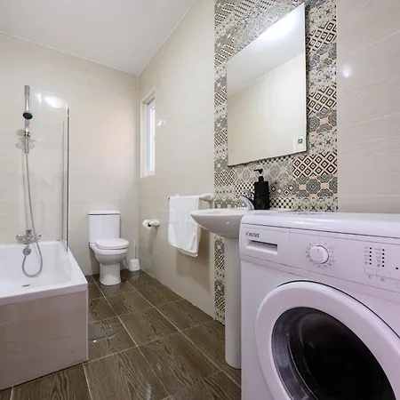 F6 1, Private One Small Double Bed Shared Bathroom In Shared Flat * Msida