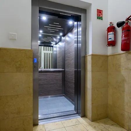 F6 1, Private One Small Double Bed Shared Bathroom In Shared Flat