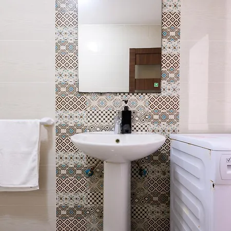 F6 1, Private One Small Double Bed Shared Bathroom In Shared Flat Séjour chez l'habitant