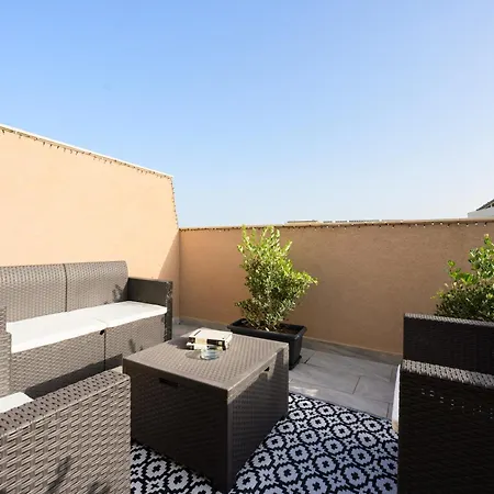 Séjour chez l'habitant F6 1, Private One Small Double Bed Shared Bathroom In Shared Flat