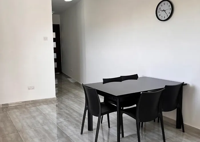 F6 1, Private One Small Double Bed Shared Bathroom In Shared Flat * Msida