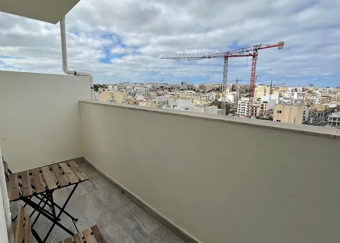 F6 1, Private One Small Double Bed Shared Bathroom In Shared Flat Msida